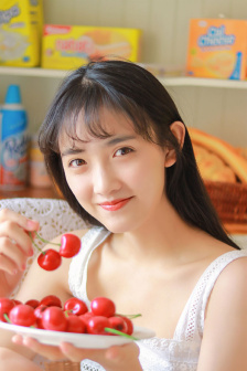 女生给男生看自己的影子